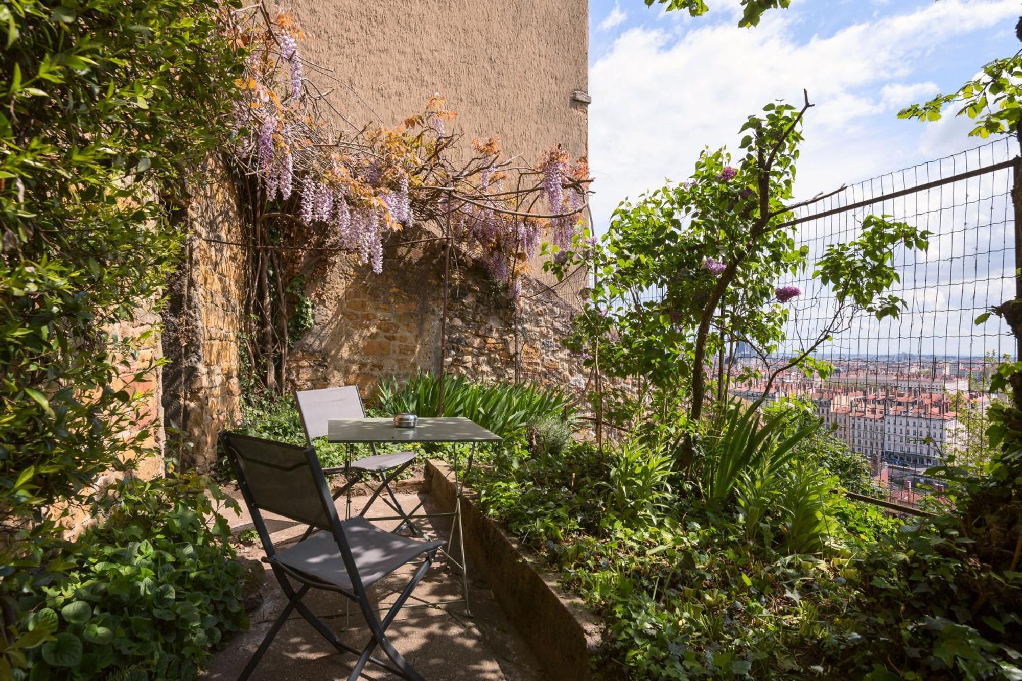 Les Jardins Du Gourguillon Apartment Лион Екстериор снимка