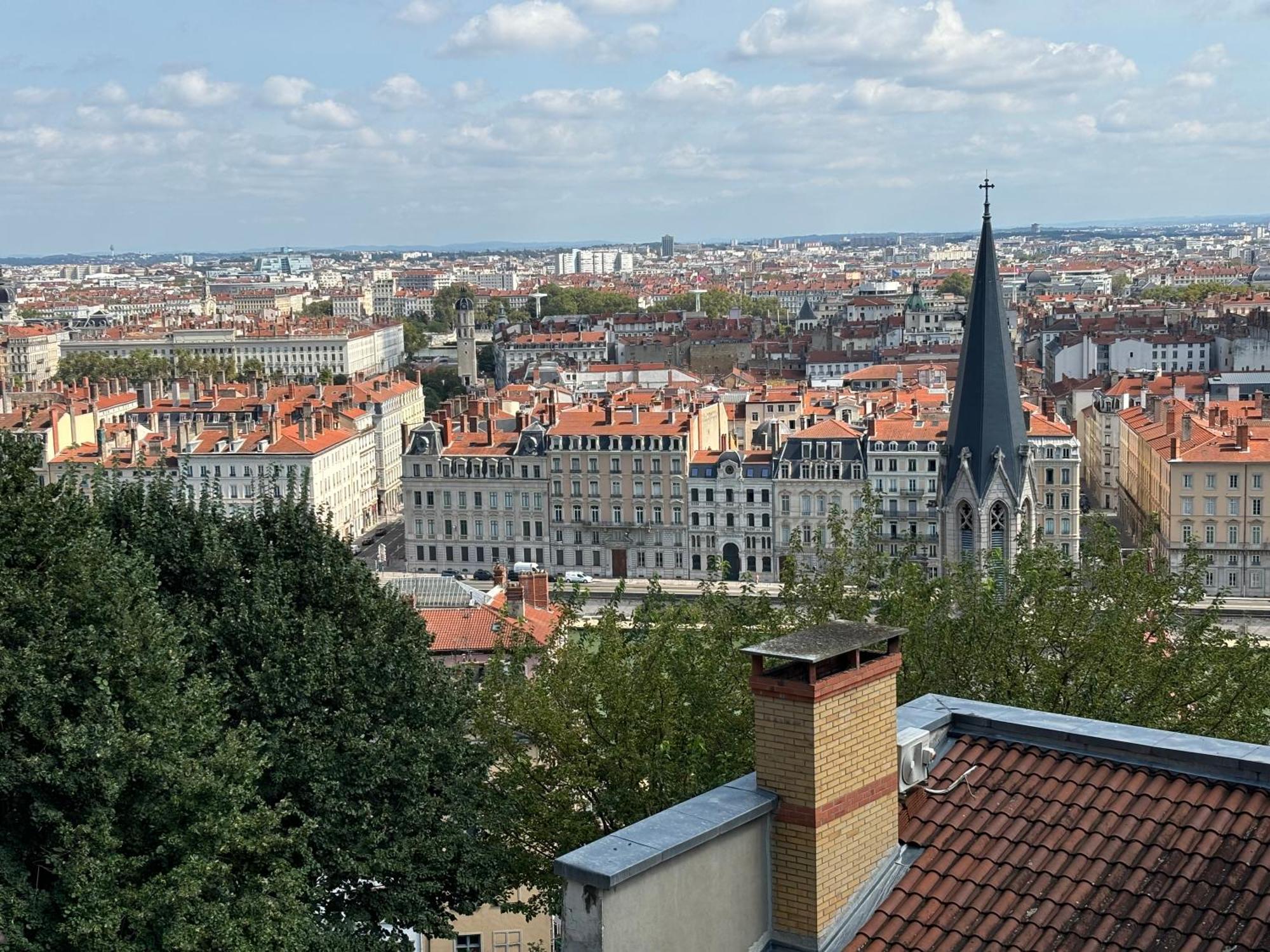 Les Jardins Du Gourguillon Apartment Лион Екстериор снимка